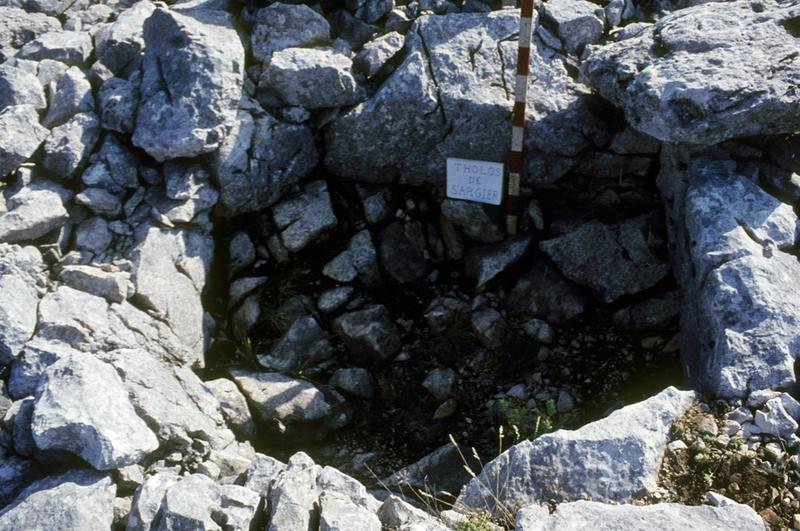 Tombe en blocs de Clauds ou Sargier, fouilles G. Sauzade